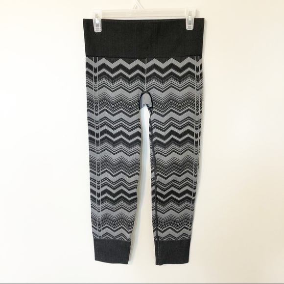 Lululemon ebb to street leggings black gray chevron size 6 - Picture 6 of 11